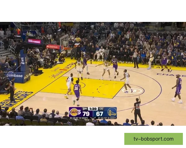 NBA历史首次父子连线 詹姆斯传球布朗尼外线三分命中